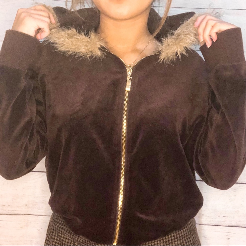 brown zip up with fur 🤎